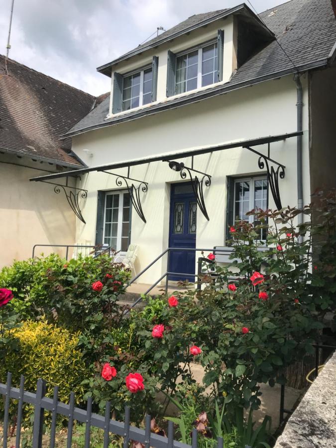 Town House Jumilhac-Le-Grand Villa Exterior photo